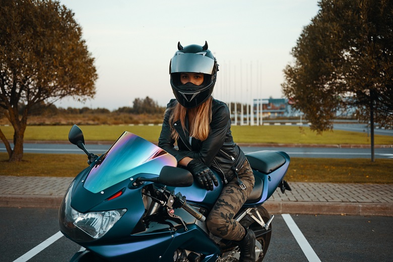 Melhores modelos de moto elétrica para mulher disponíveis no Brasil em 2025