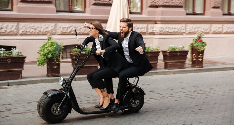 Descubra qual é a velocidade de uma moto elétrica